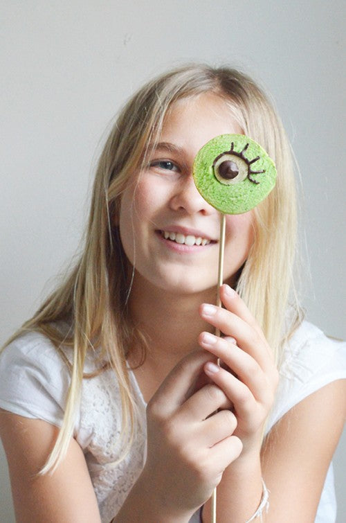 GOOGLY-EYE ICEBOX COOKIE POPS