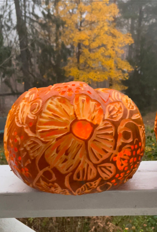 HAPPY HALLOWEEN (+ I HAVE SOME NEWS)