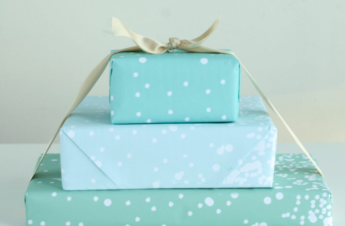FREE PRINTABLE SNOWY WRAPPING PAPER – Willowday